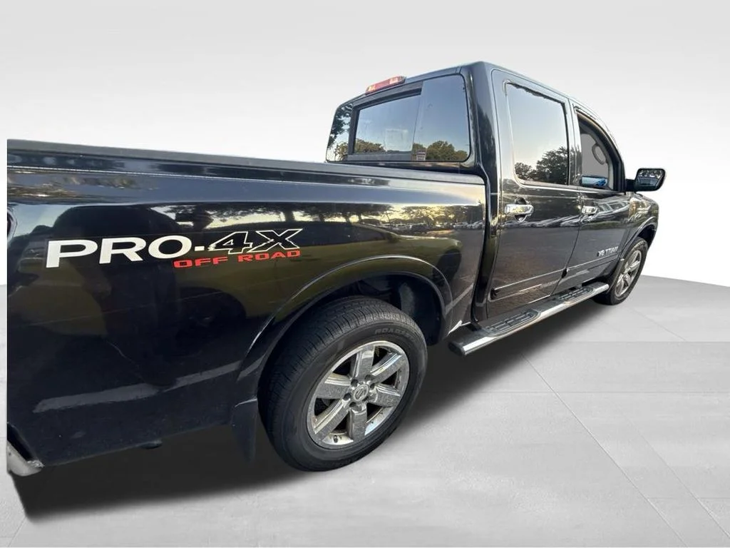 Used 2010 Black Nissan SE image 18