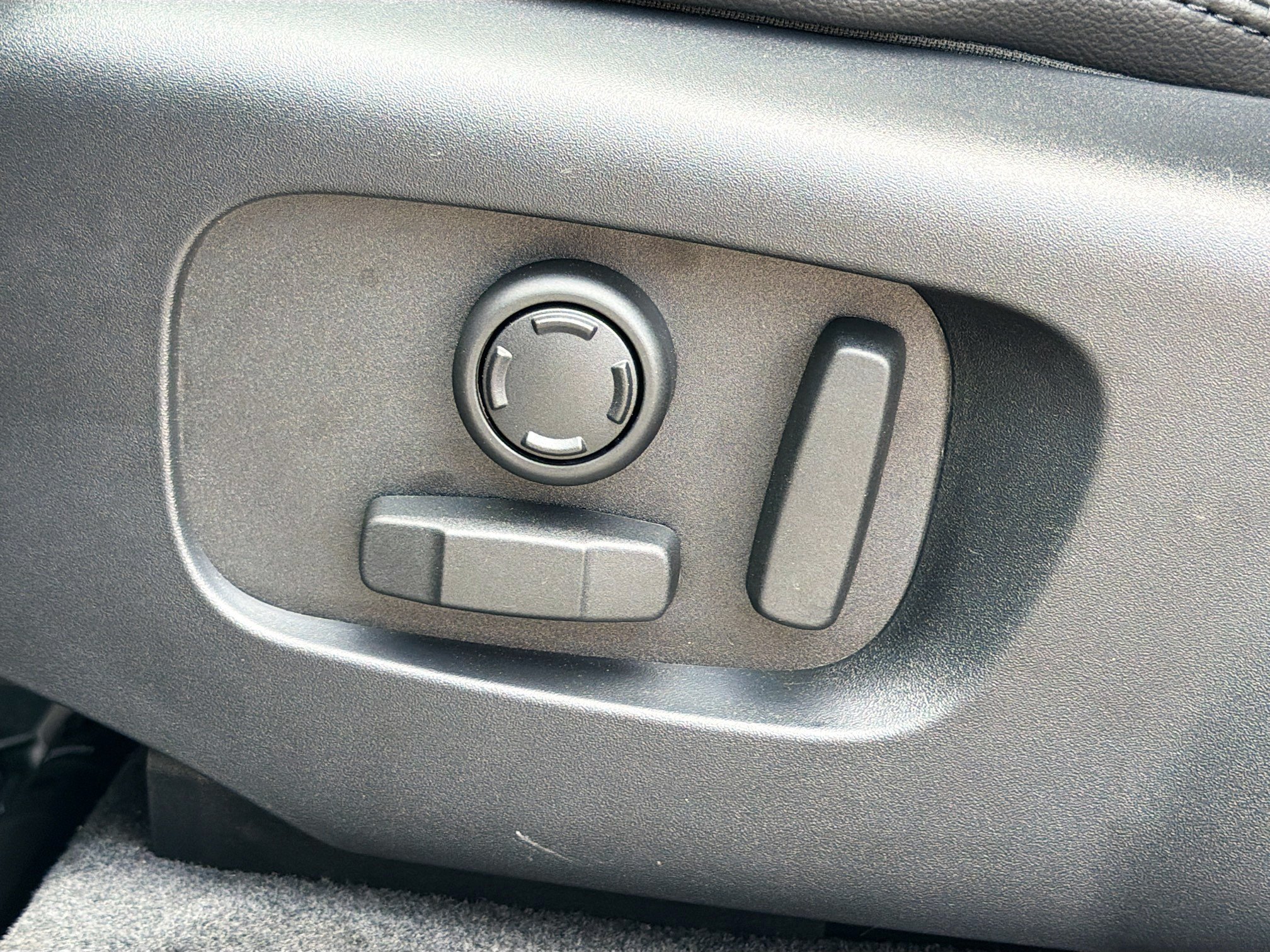 New 2026 Zadar Grey Land Rover Dynamic SE image 24