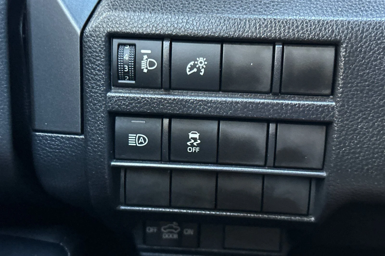 2025 Toyota Tacoma SR5 - Photo 31