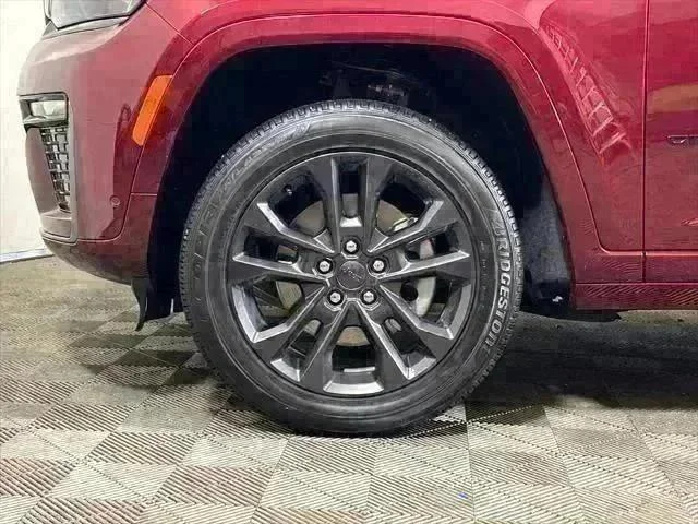 New 2026 Velvet Red Pearl-Coat Exterior Paint Jeep Limited image 6