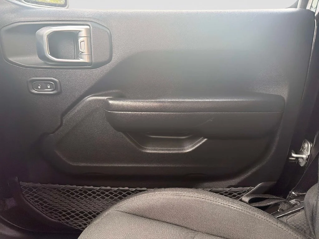 Used 2018 Black Jeep Sport S image 17