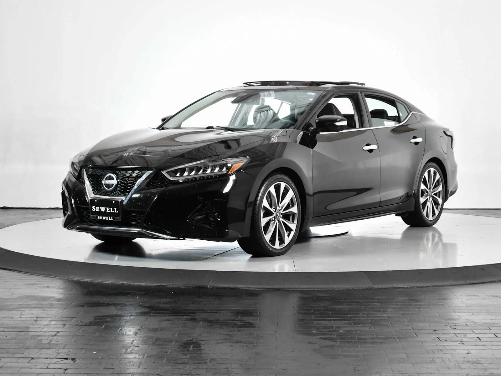 2023 Nissan Maxima Platinum's photo