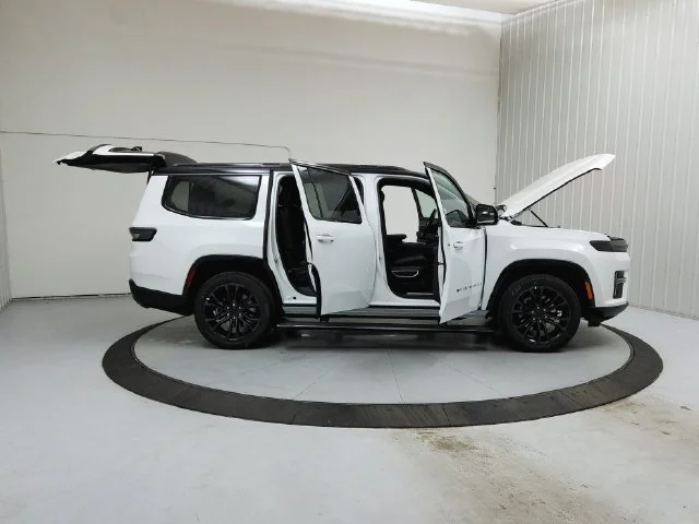 2026 Jeep Grand Wagoneer Summit Obsidian - Photo 17