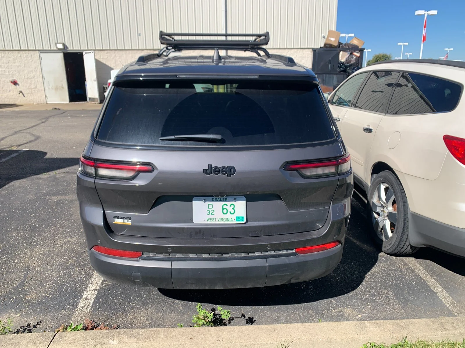 Used 2025 Gray Jeep Altitude X 4x4 image 3