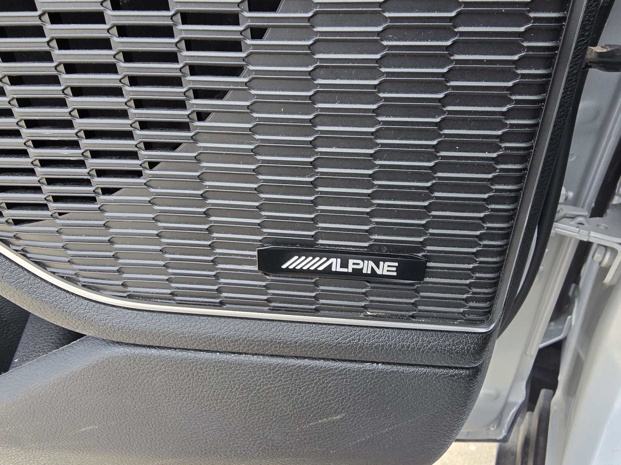 Used 2023 Silver Zynith Jeep 4xe image 17