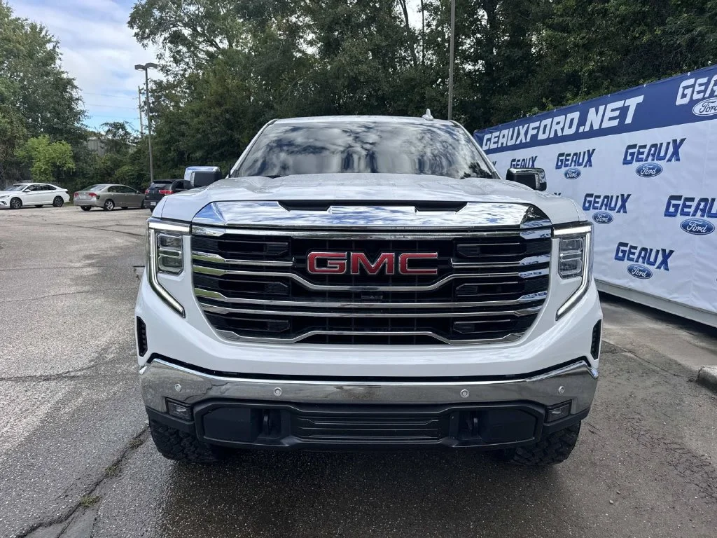 Used 2025 White GMC SLT image 6