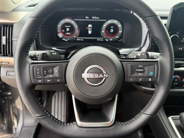 Used 2025 Gray Nissan Platinum image 11