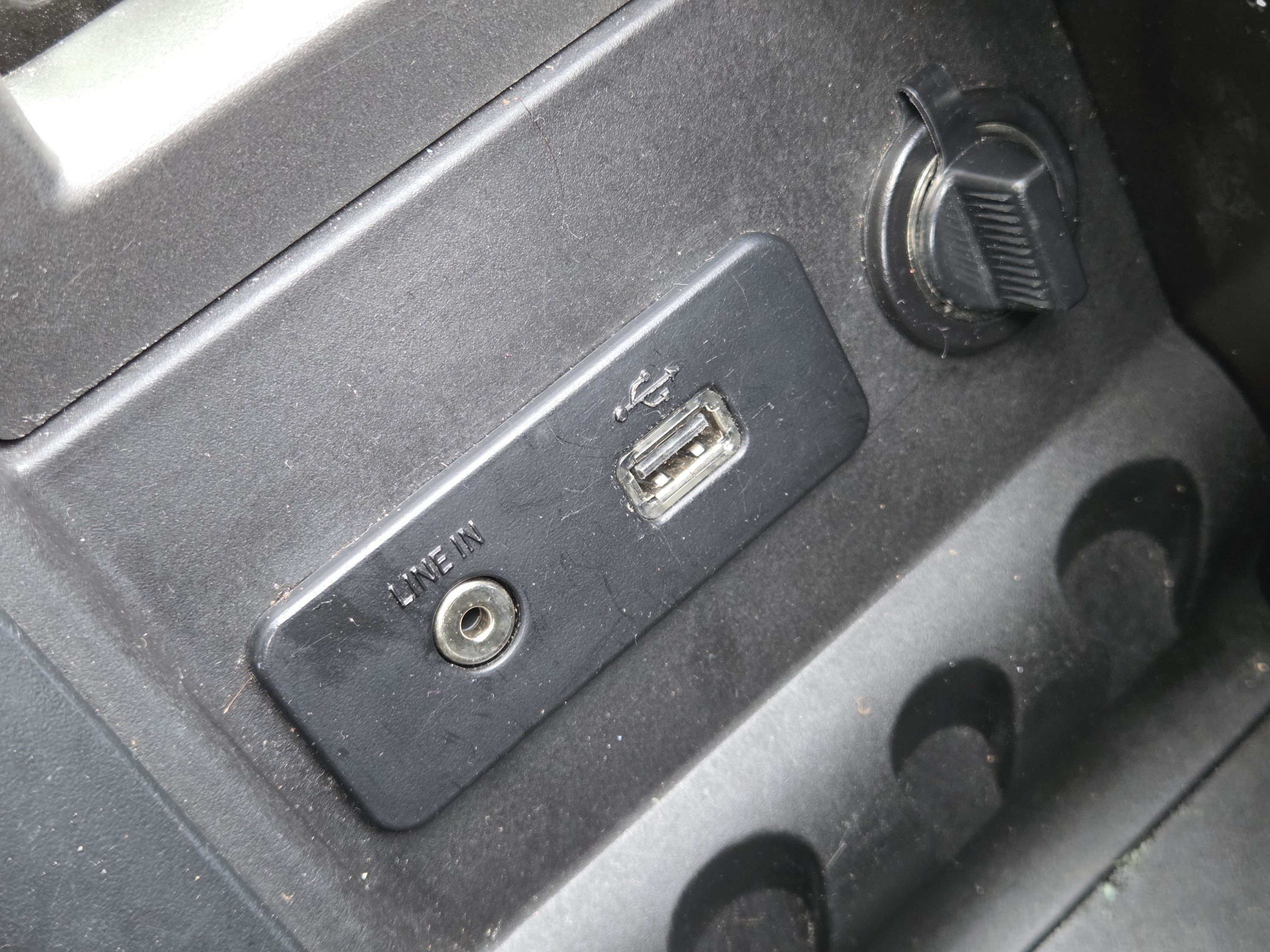 Used 2014 Black Ford V6 image 34
