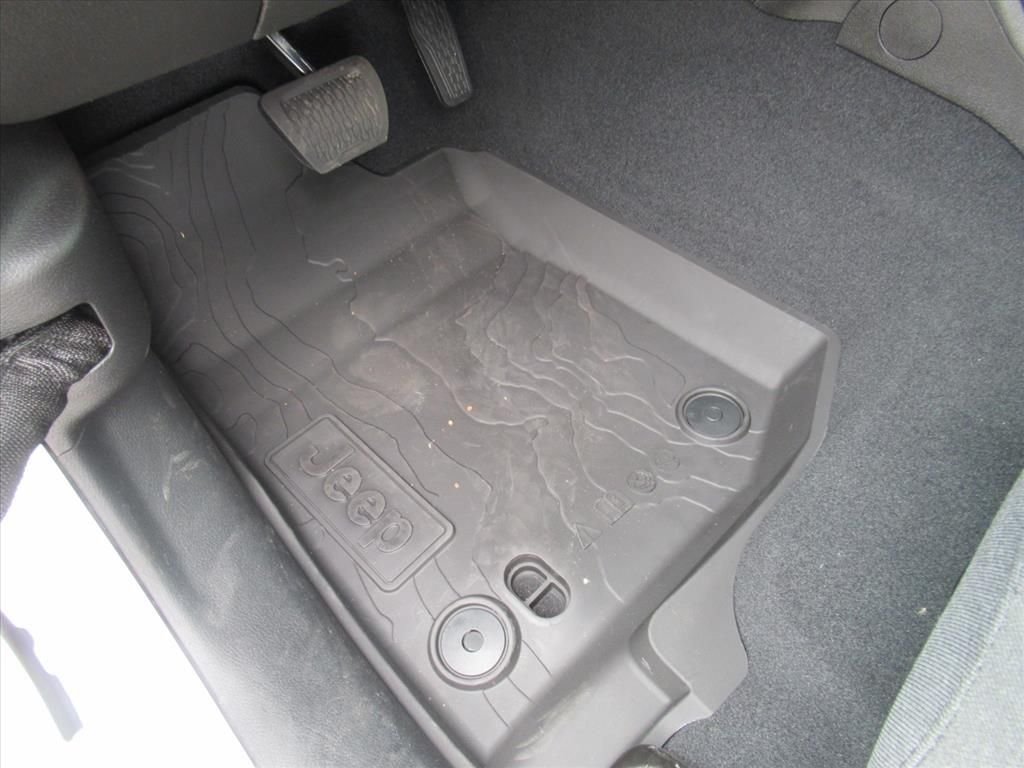 New 2026 Bright White Clear-Coat Exterior Paint Jeep Sport S image 17