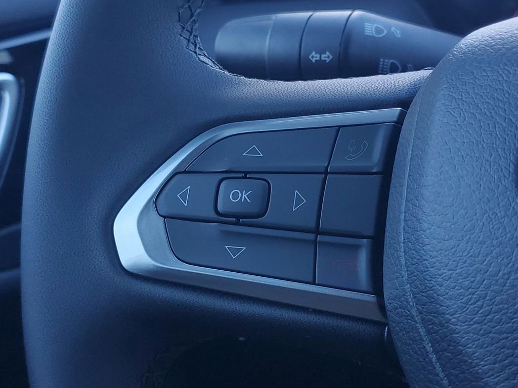 New 2026 Bright White Clearcoat Jeep Latitude image 20