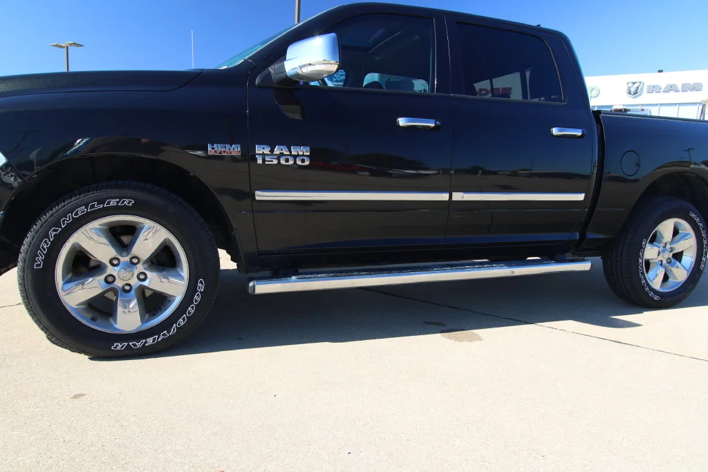 Used 2018 Brilliant Black Crystal Pearlcoat Ram Big Horn image 10