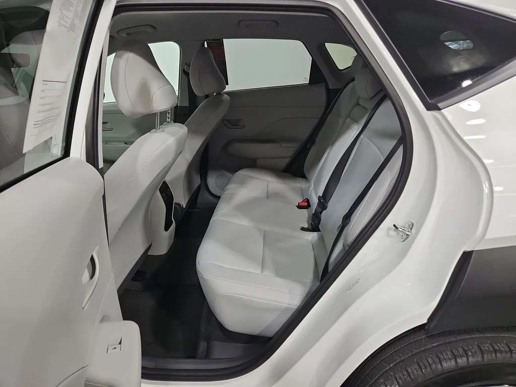 Used 2025 White Hyundai SEL Convenience image 26