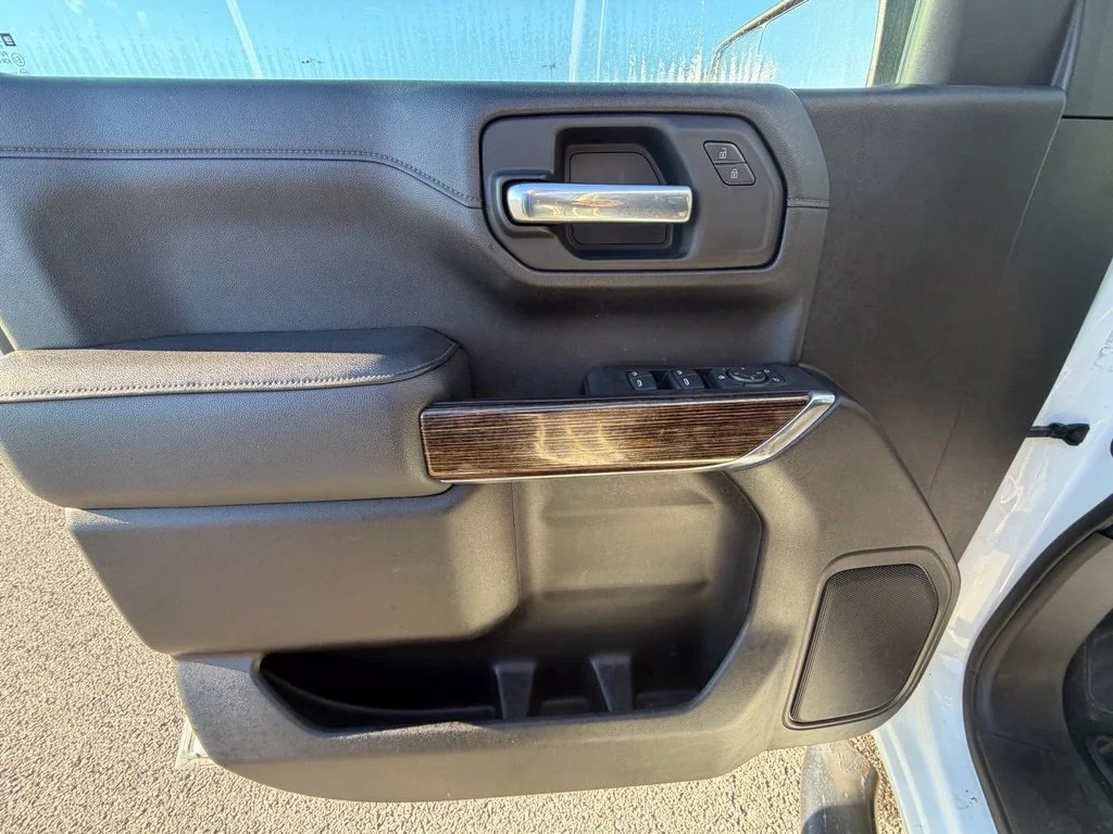 Used 2021 SUMMIT WHITE GMC Elevation image 14