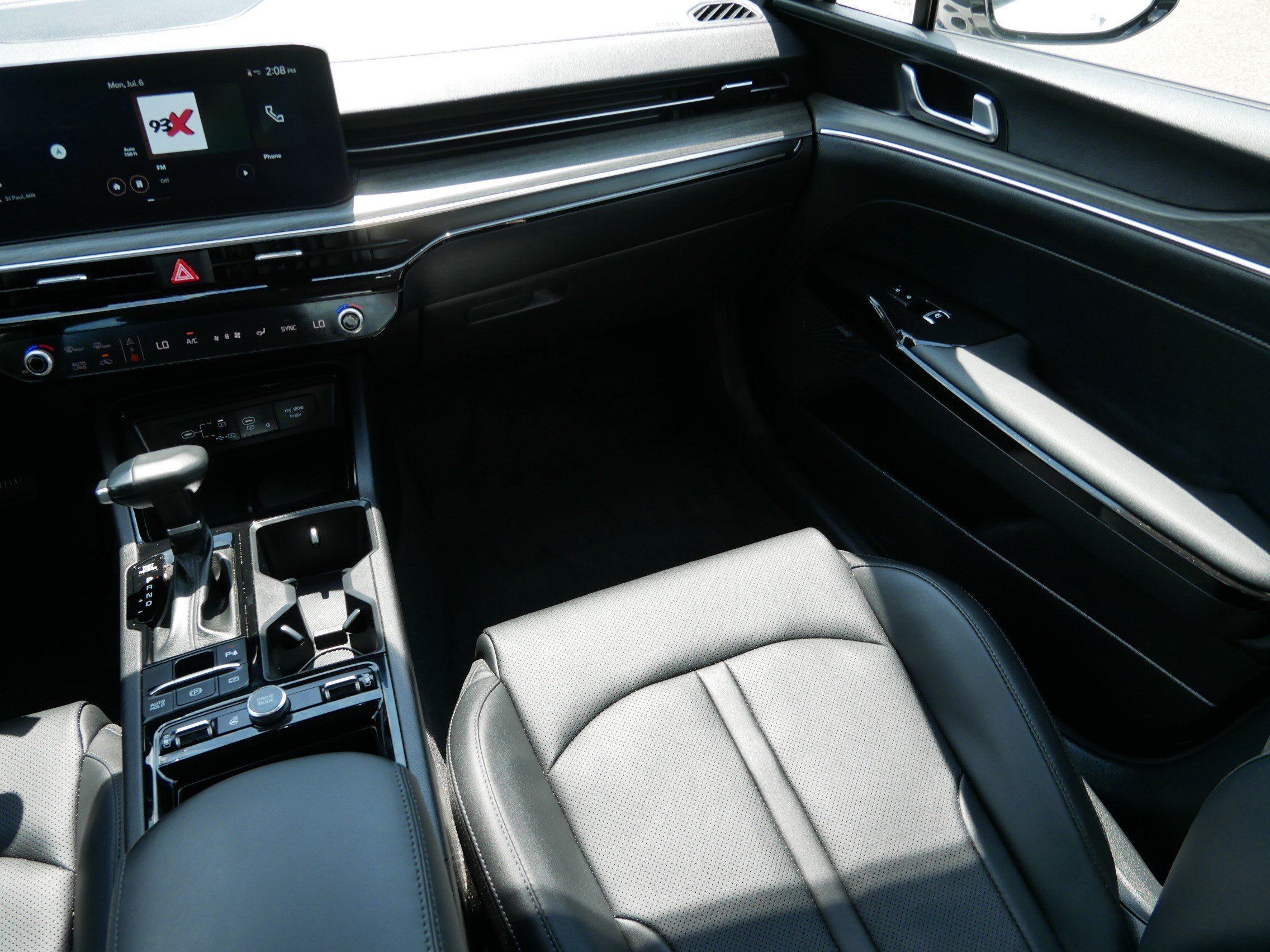 Used 2025 Snow White Pearl Kia EX image 11