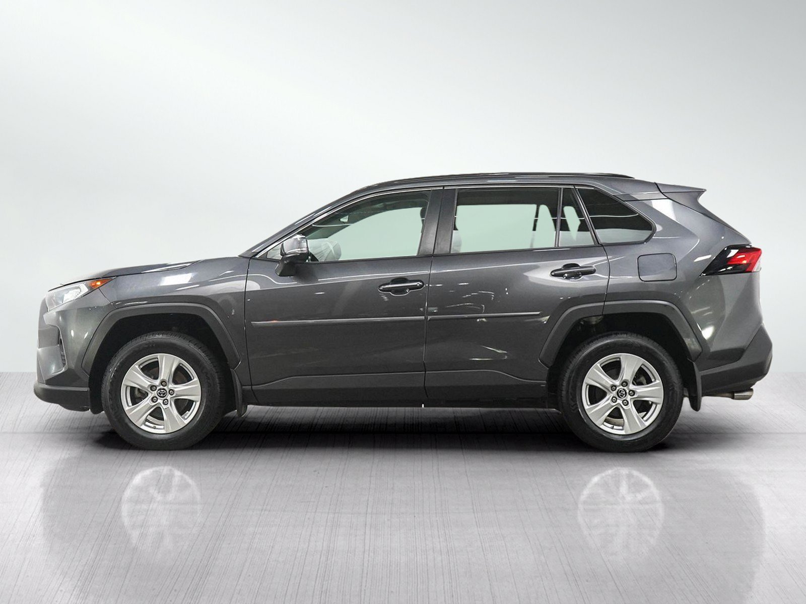 Used 2019 Toyota RAV4 XLE with VIN 2T3P1RFV5KW014123 for sale in Burnsville, Minnesota