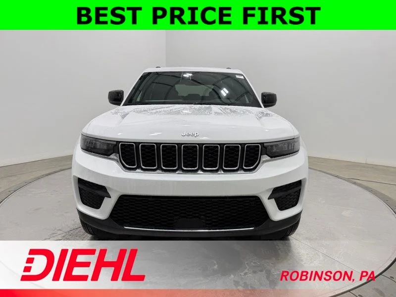 New 2026 Bright White Clear-Coat Exterior Paint Jeep Laredo image 2
