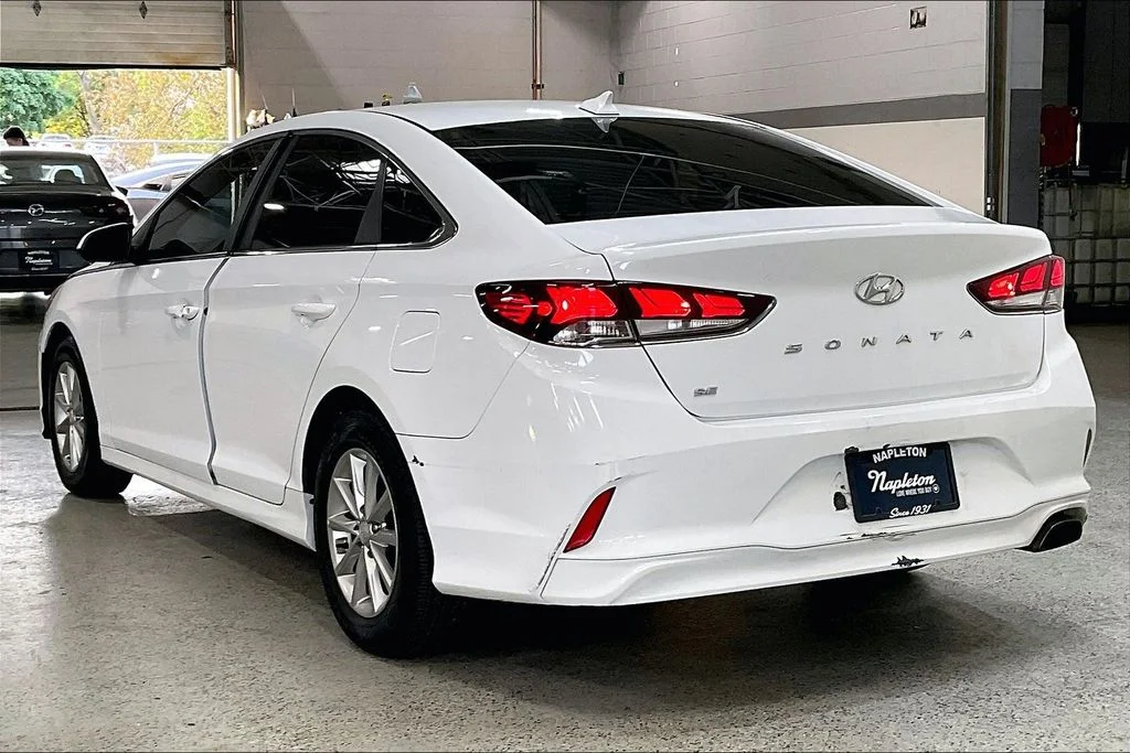Used 2019 White Hyundai SE image 10