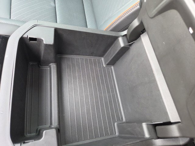 Used 2025 White GMC AT4 image 36