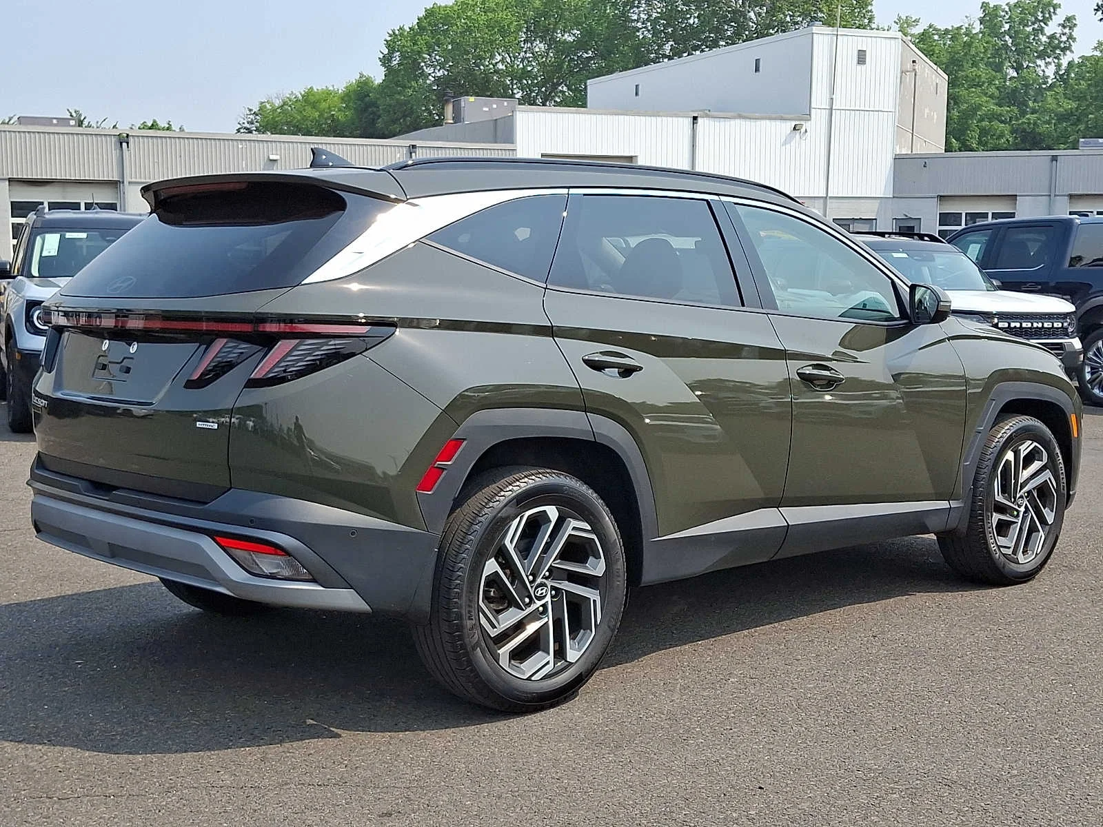 Used 2025 Rockwood Green Hyundai Limited image 6