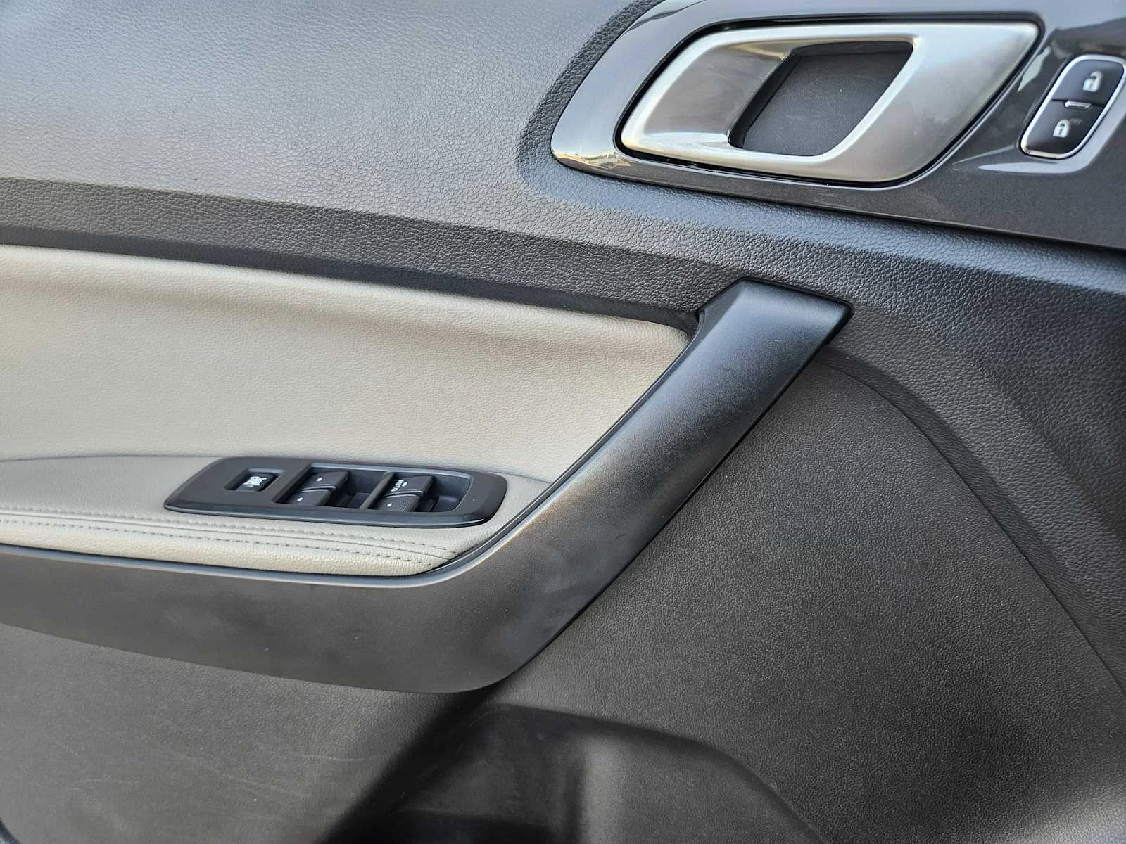 Used 2019 Shadow Black Ford LARIAT image 18