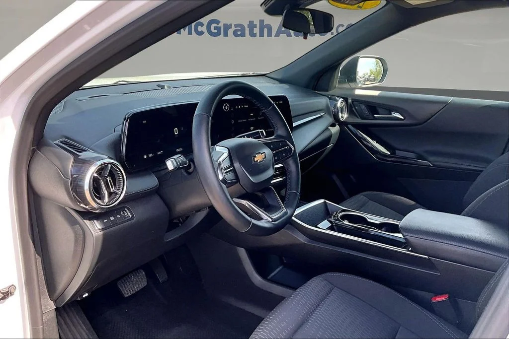 Used 2025 White Chevrolet LT image 20