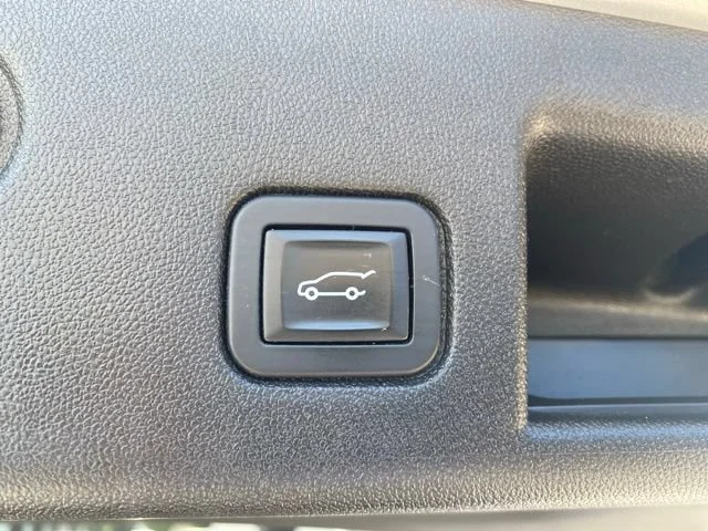 Used 2019 SILVER ICE METALLIC Chevrolet Premier image 35