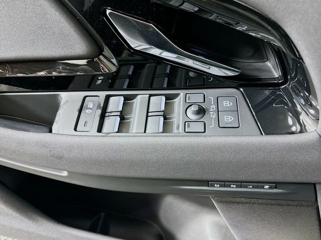 Certified Used 2026 Santorini Black Land Rover S image 19