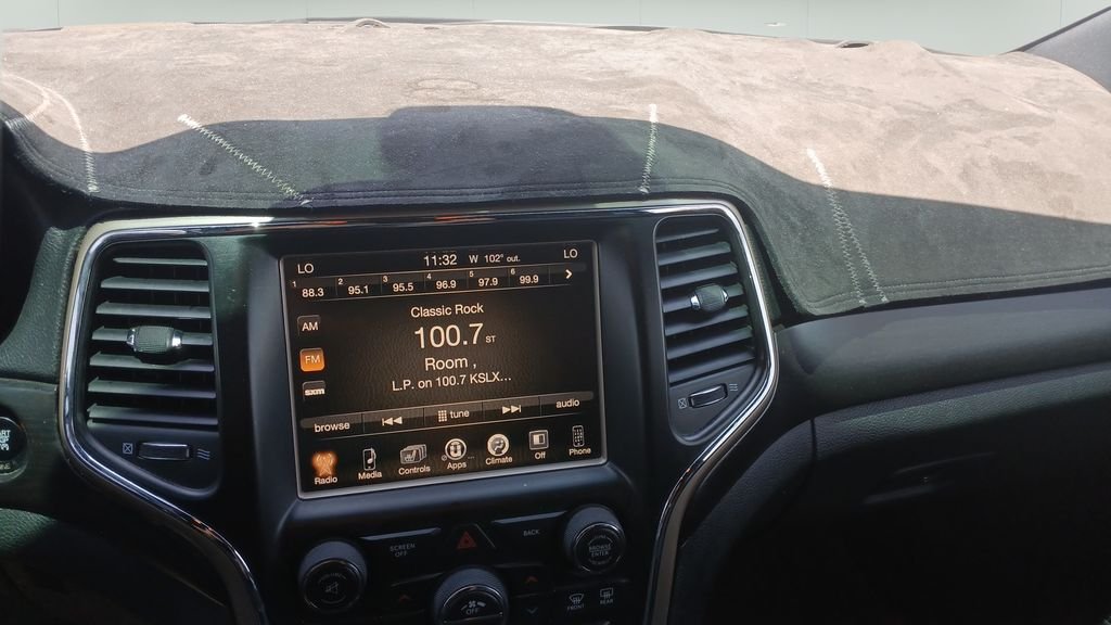 Used 2014 Black Jeep Laredo image 12