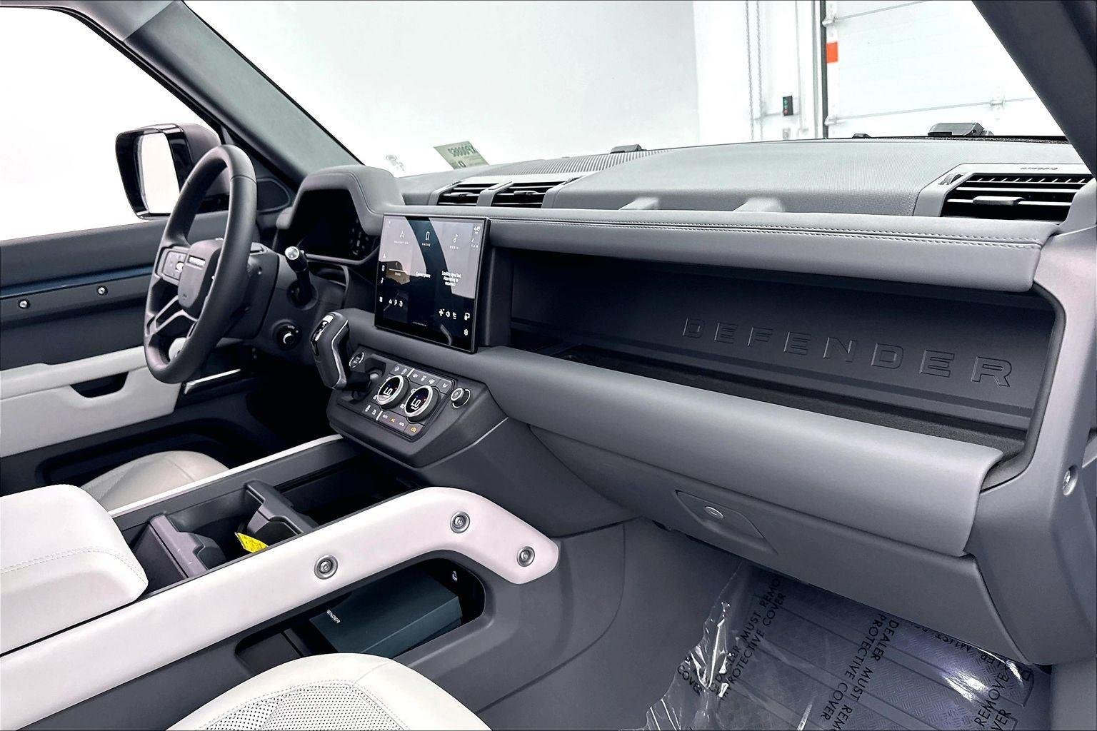 Used 2025 Tasman Blue Metallic Land Rover S image 25