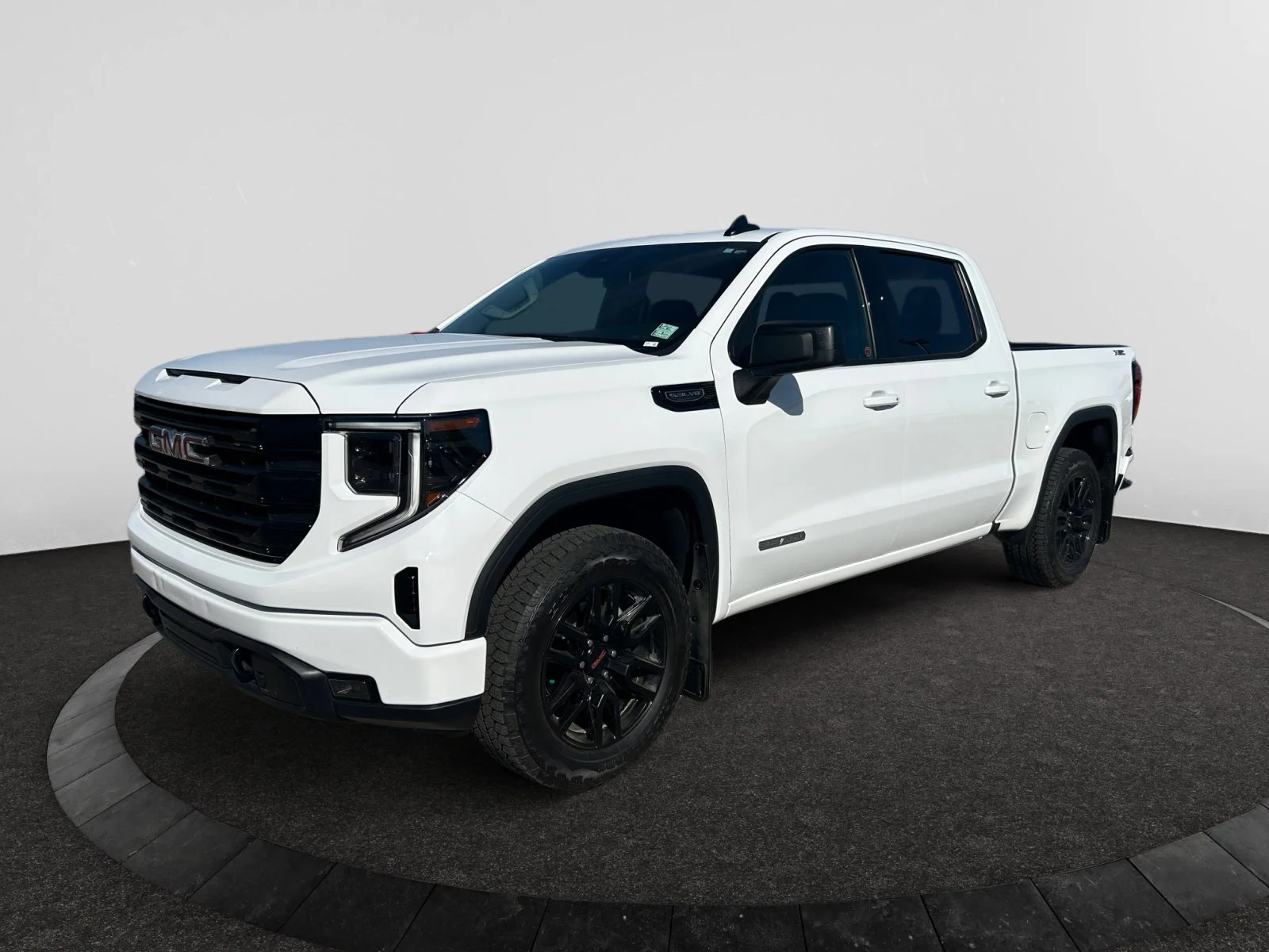 Used 2026 White GMC Elevation Crew 5.3L 4X4 image 1