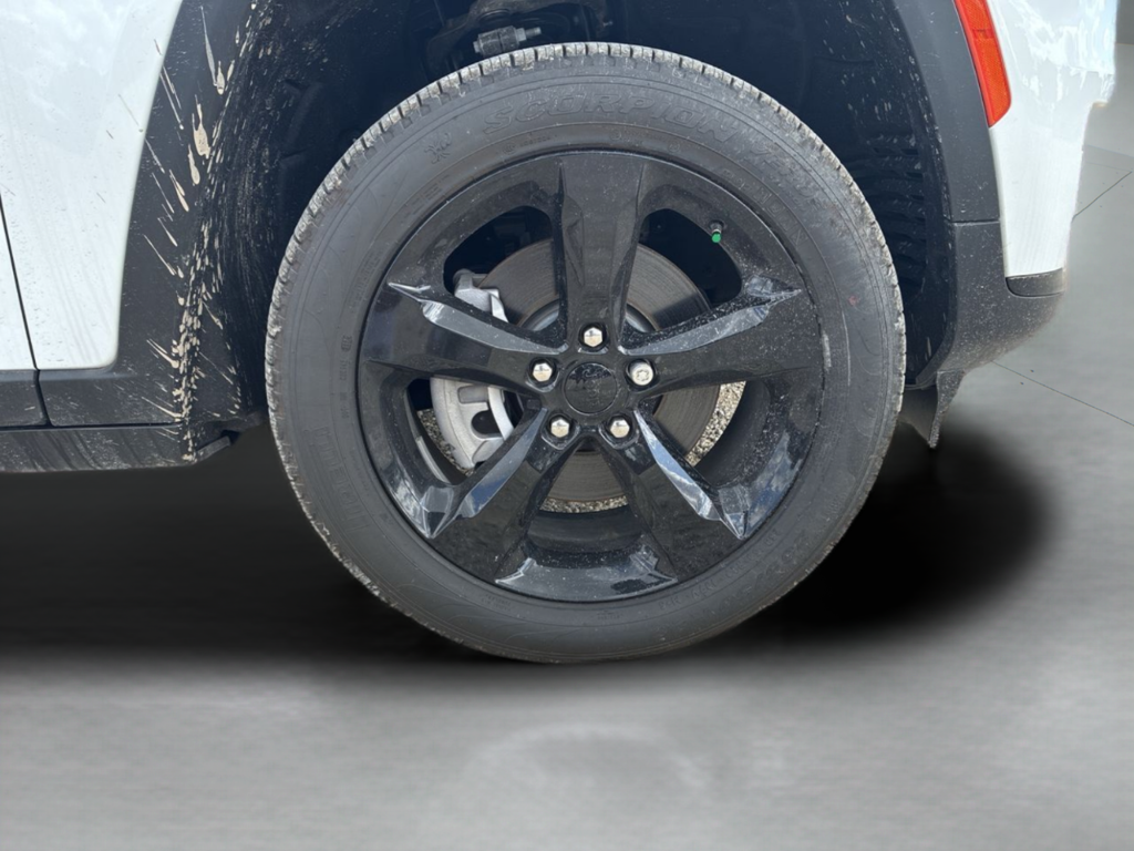 New 2025 Bright White Clear-Coat Exterior Paint Jeep Limited image 45