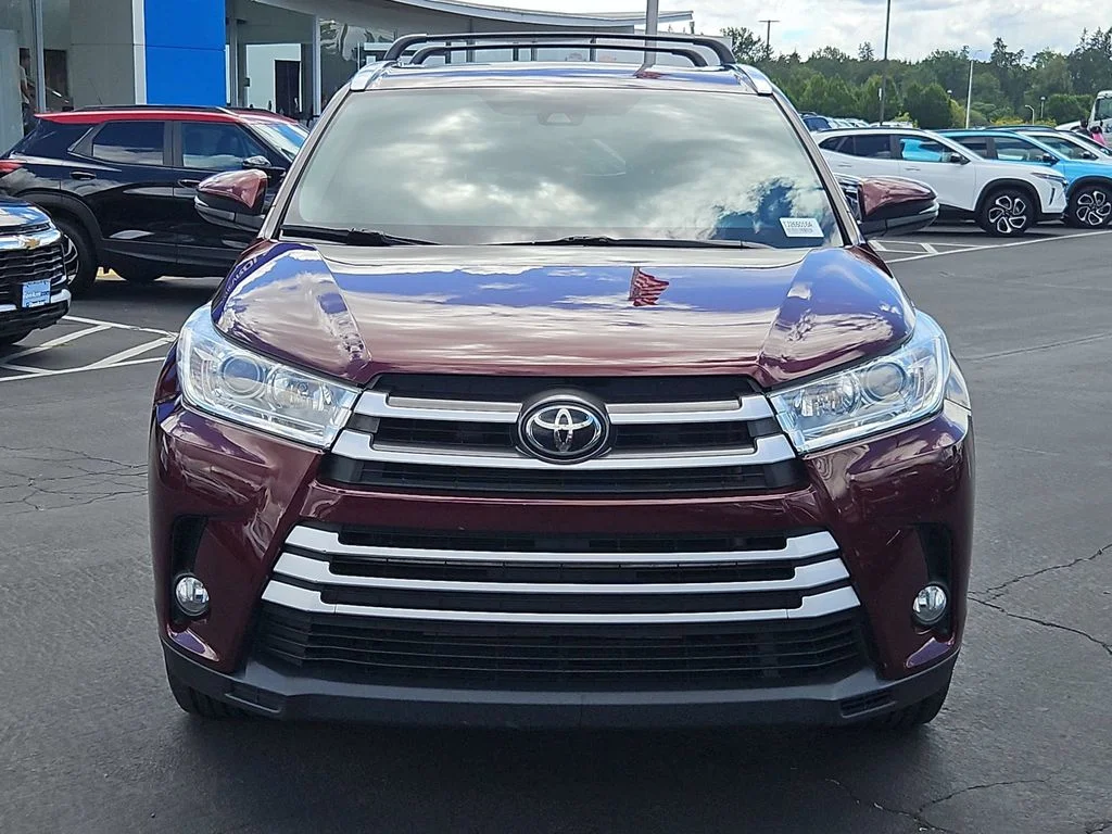 Used 2019 Salsa Red Pearl Toyota XLE image 9