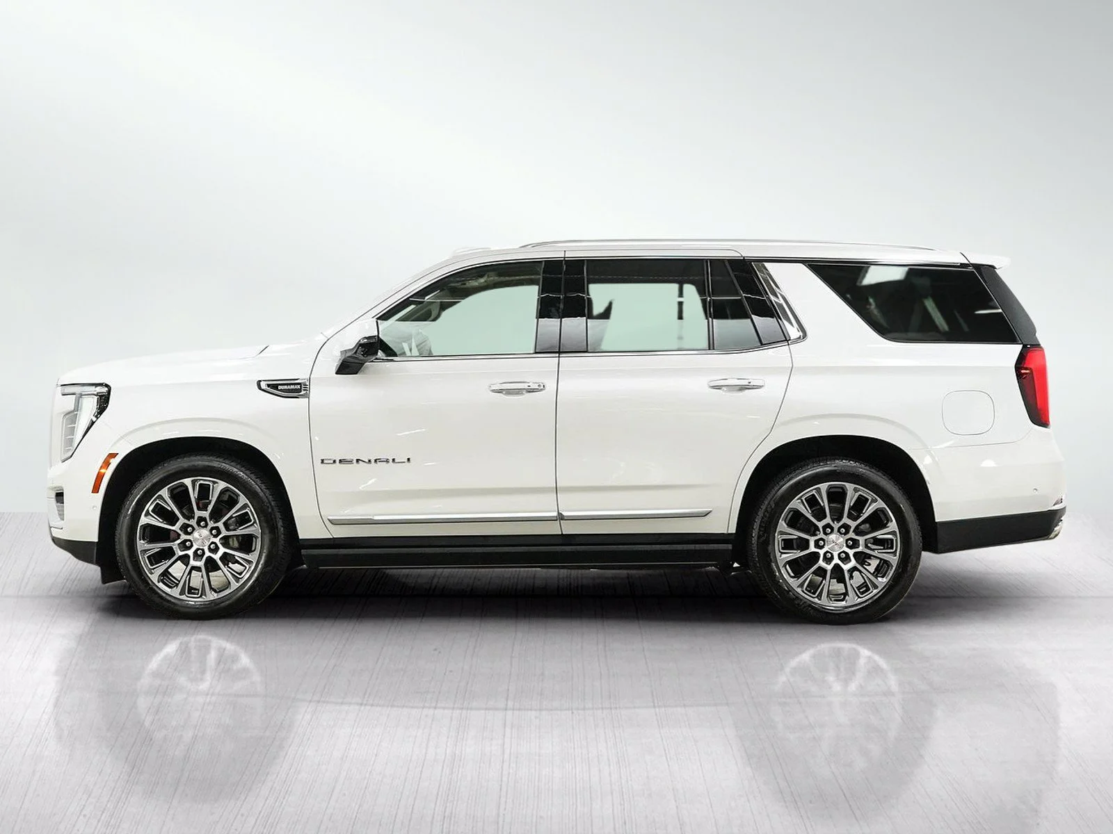 Used 2025 GMC Yukon DENALI with VIN 1GKS2DR8XSR344523 for sale in Roseville, Minnesota