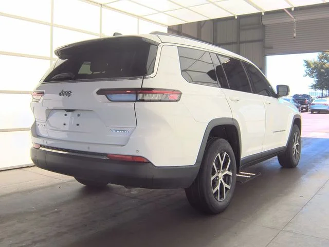 Used 2023 White Jeep Limited image 3