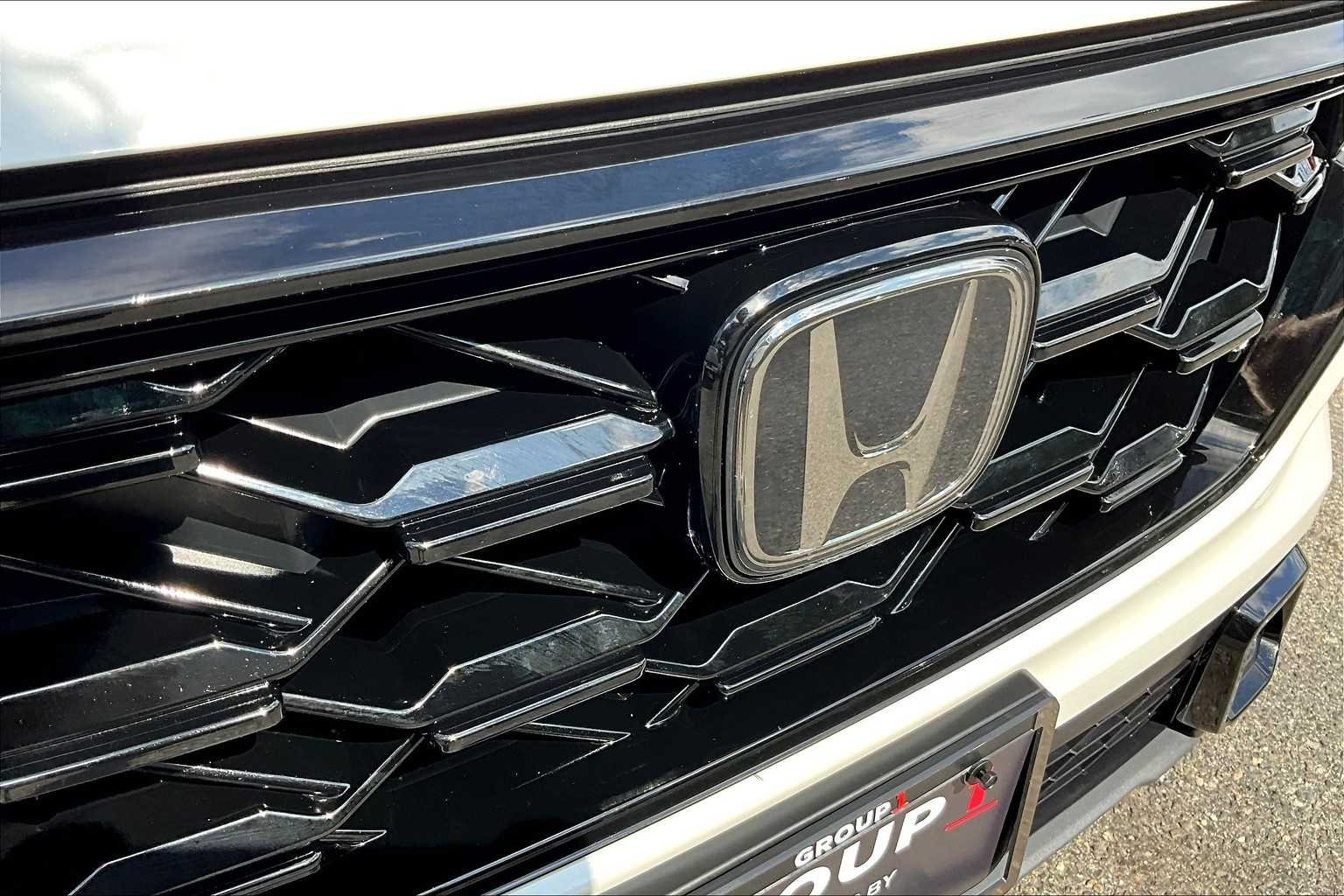 Used 2023 Platinum White Pearl Honda Sport image 29