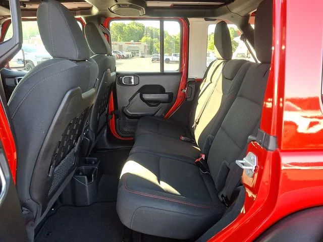 Used 2022 Red Jeep Unlimited Rubicon image 10