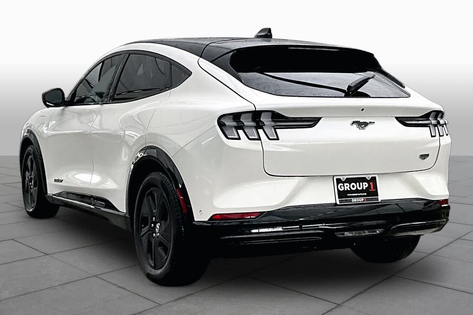 Used 2023 Star White Metallic Tri-Coat Ford California Route 1 image 10
