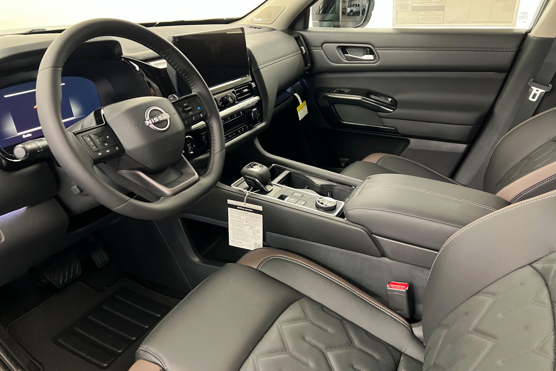 2026 Nissan Pathfinder Platinum - Photo 16