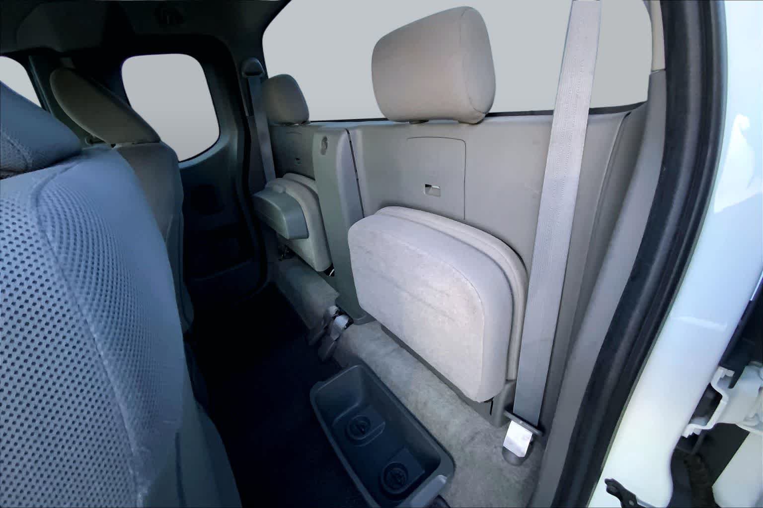Used 2015 Glacier White Nissan S image 18