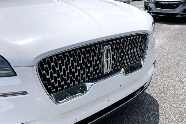 Used 2023 White Lincoln Reserve image 32