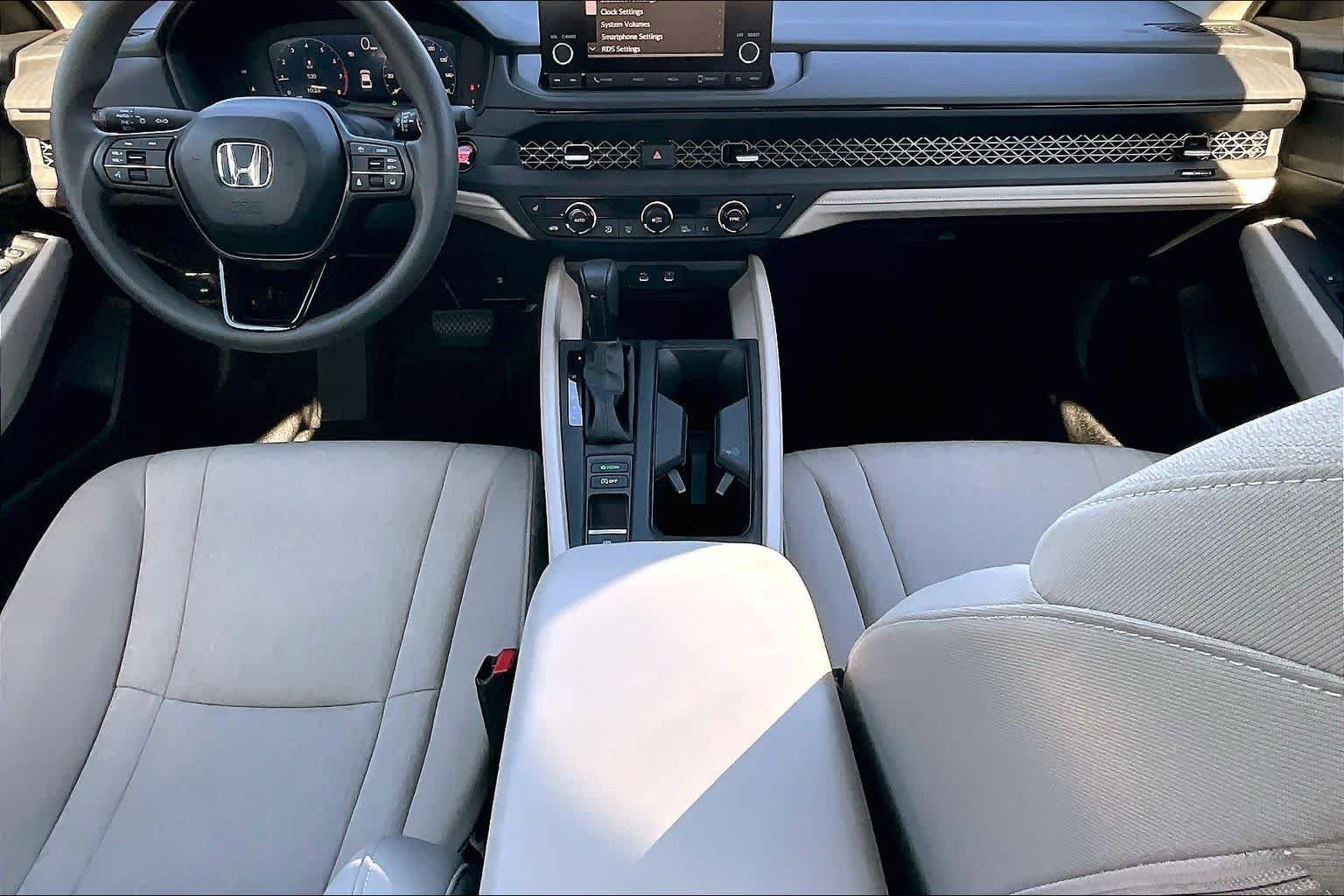 2025 Honda Accord SE - Photo 14