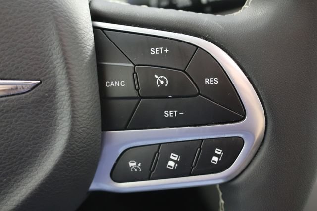 Used 2023 Silver Mist Clearcoat Chrysler Touring L image 12