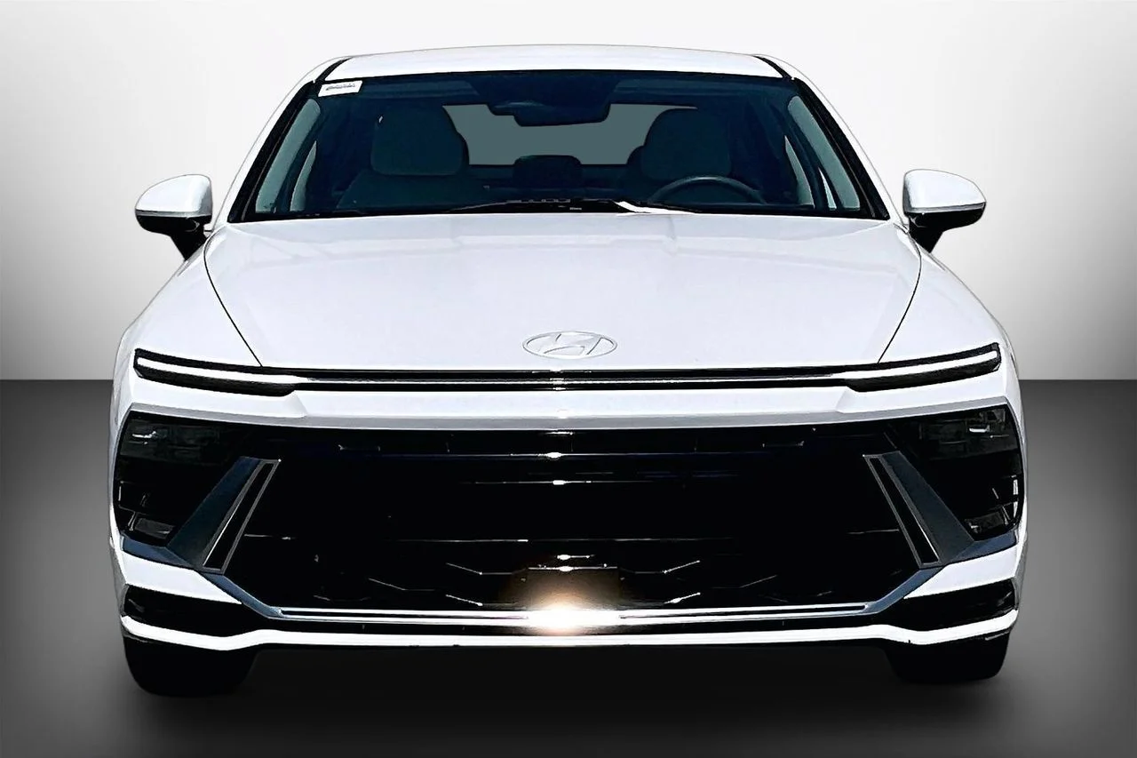 Certified Used 2024 White Hyundai SEL image 3