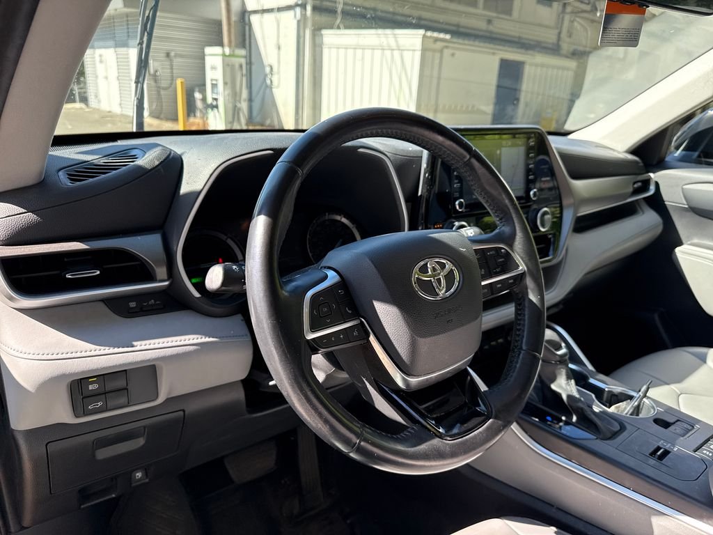 Used 2021 Black Toyota XLE image 19
