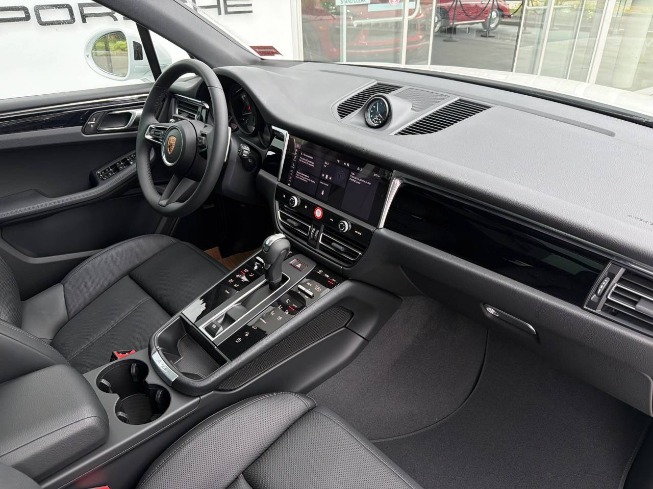 2026 Porsche Macan T - Photo 20