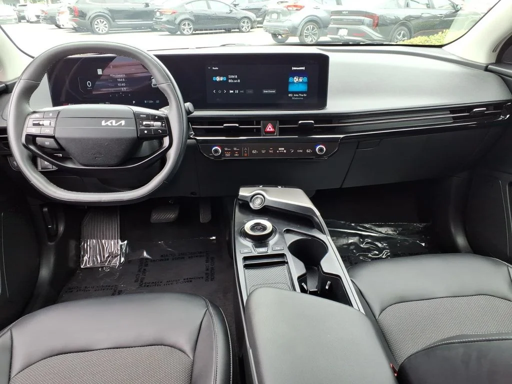 Certified Used 2025 White Kia Light image 10
