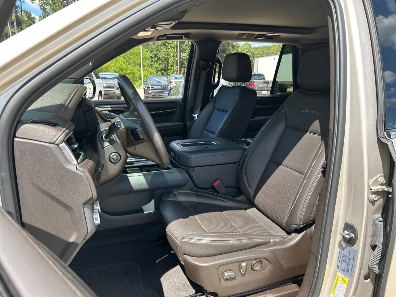 Used 2022 PEARL BEIGE METALLIC GMC Denali image 17