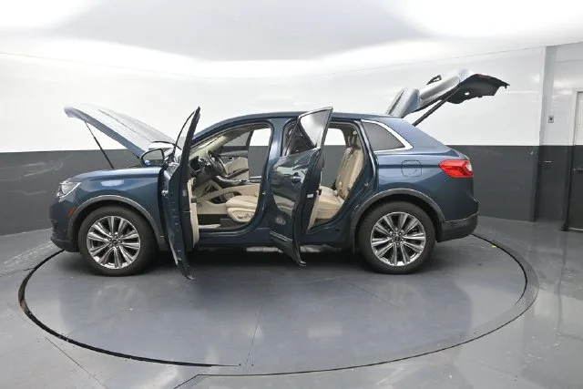 Used 2016 Blue Lincoln Reserve image 34
