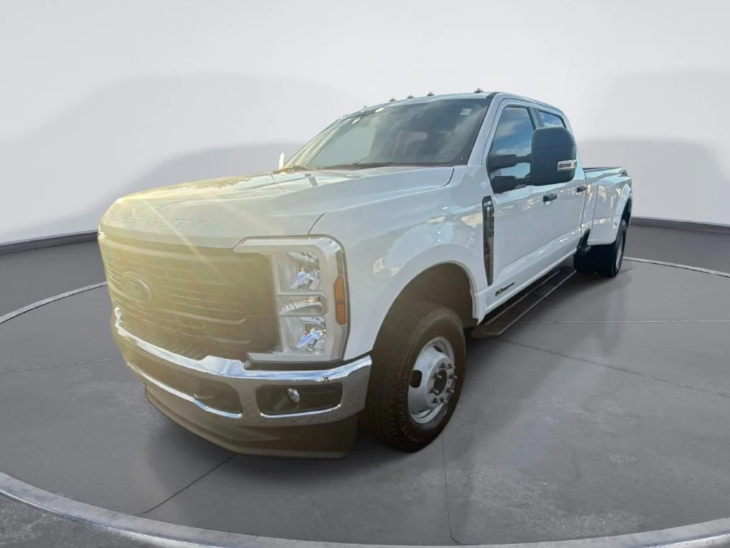 Used 2026 White Ford XL image 3
