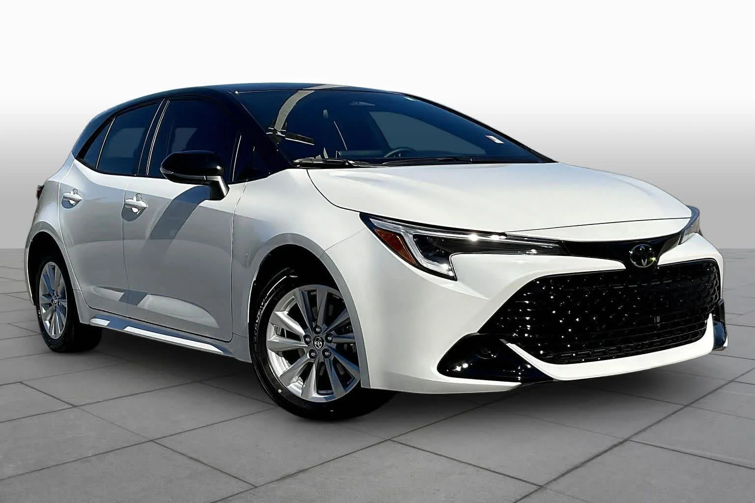 Certified Used 2026 Wind Chill Pearl/Midnight Black Metallic Toyota SE image 3